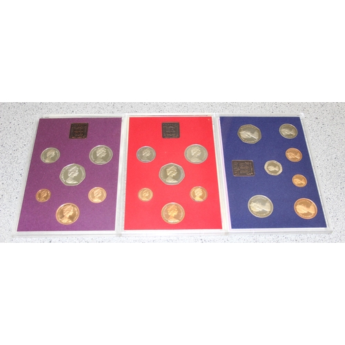 1284 - 9 Royal Mint Great Britain & Northern Ireland uncirculated coin sets in packaging 1972, 73, 75, 77, ... 