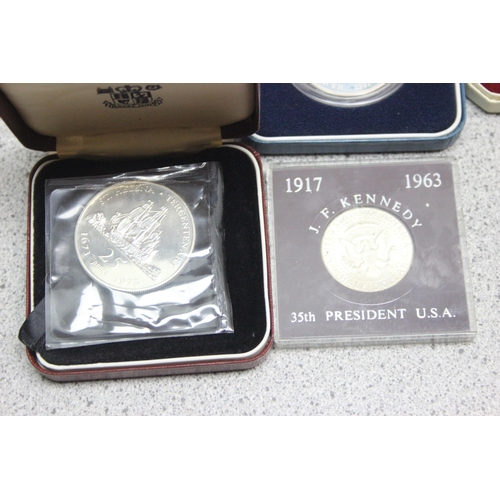 1286 - 4 boxed silver coins, 1963 Kennedy half dollar, 1973 St Helena Tercentenary of the Granting of the R... 