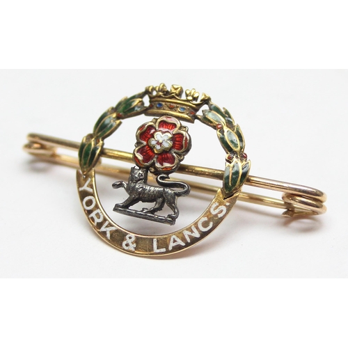 1423 - A WW2 period 15ct gold and enamel sweetheart brooch relating to the York & Lancaster Regiment, in Sp... 