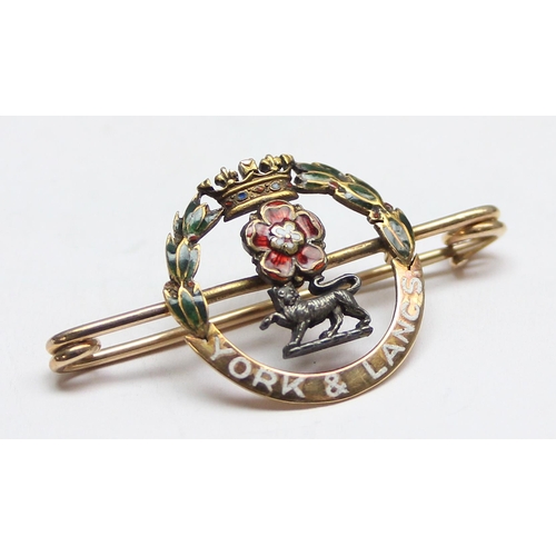 1423 - A WW2 period 15ct gold and enamel sweetheart brooch relating to the York & Lancaster Regiment, in Sp... 