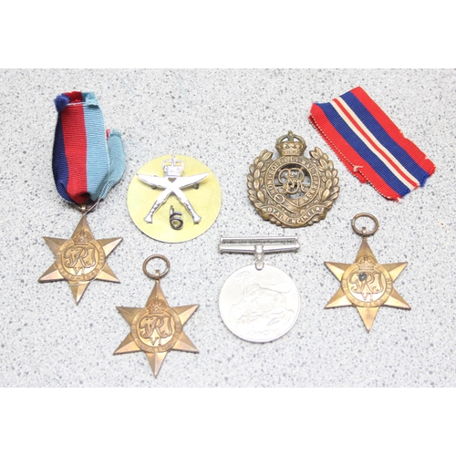 1436 - 4 assorted WW2 medals to in Africa Star and 2 military badges