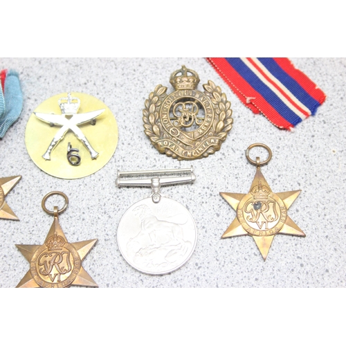 1436 - 4 assorted WW2 medals to in Africa Star and 2 military badges