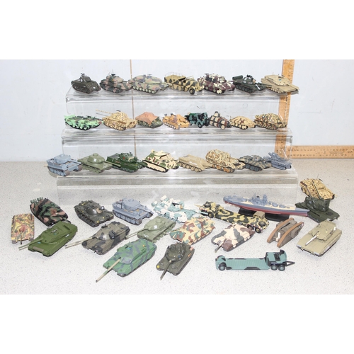 1542 - Qty of Deagostini toy tanks