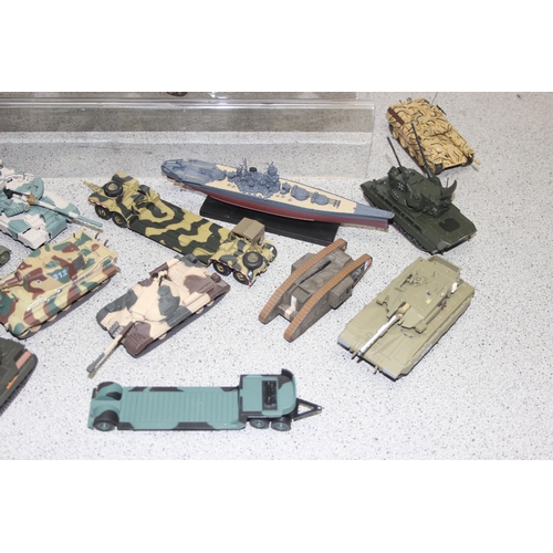 1542 - Qty of Deagostini toy tanks