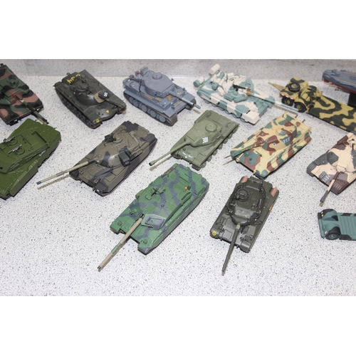 1542 - Qty of Deagostini toy tanks