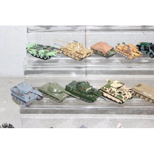 1542 - Qty of Deagostini toy tanks