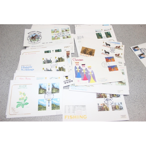 533 - Stamps - GB FDCs, Gutter pairs, Traffic lights, Special cancels (79)