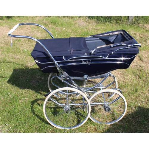 1792 - Vintage Silver Cross pram