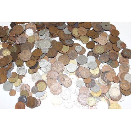 1266 - Approx. 2.5kg gross of mixed world coins