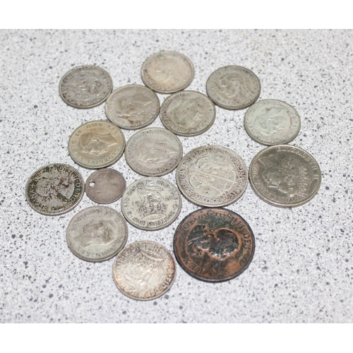 1009 - Small silver candlestick, Birmingham 1933 and a small qty of assorted coins to inc 68.01g of British... 