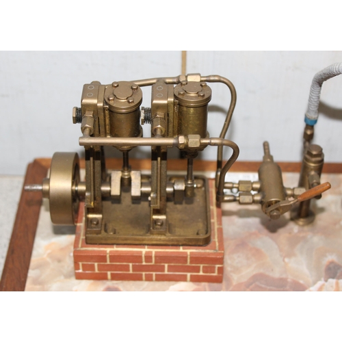 1503 - A well engineered model of a twin oscillating vertical steam engine, linked to a brass horizontal cr... 