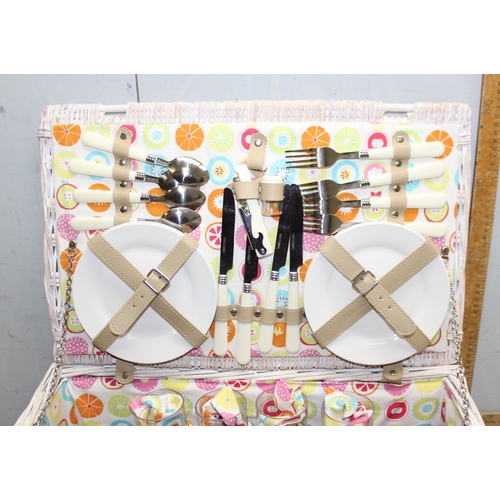 1708 - Retro style wicker picnic hamper set to include cutlery, plates and picnic blanket