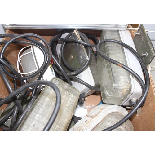 247 - Qty of assorted lamps to inc bulkhead style