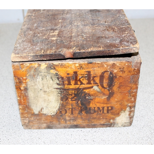 279 - A vintage J.W. Pickavant Quikko Foot Pump advertising box