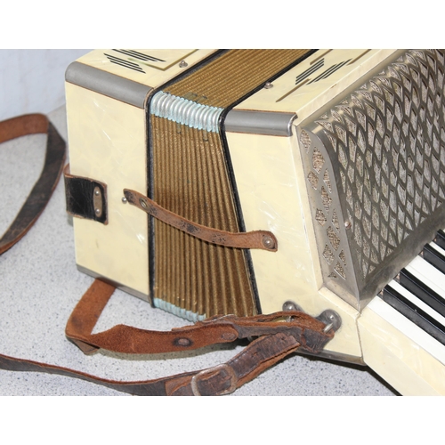 601 - Vintage Hohner Student III accordion with ivory effect finish