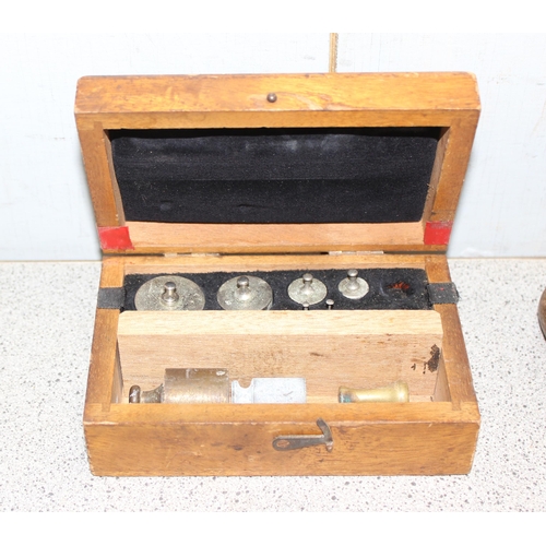 657 - Qty of assorted scientific items to inc letter scales, weights, lenses etc