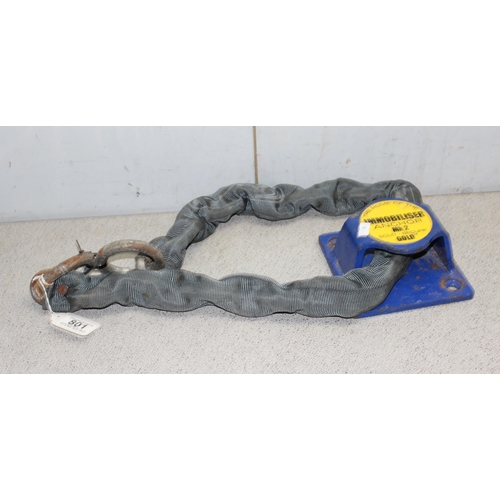 801 - Wall mounted immobiliser & chain