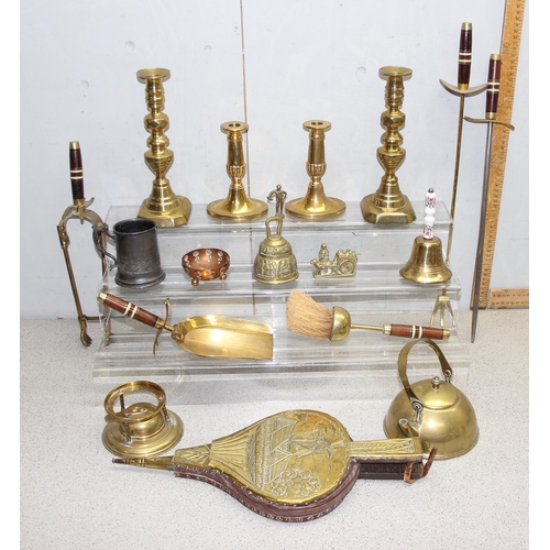 1794 - Box of assorted brassware to inc bellows