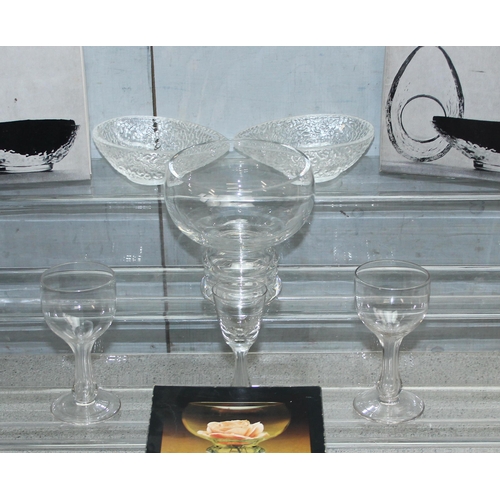 1795 - Qty of boxed Dartington retro glassware and other handmade glasses