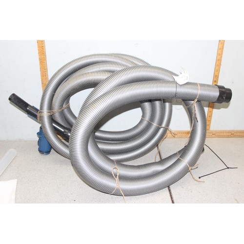 302A - Oase Pond Vac with tubing and attachments