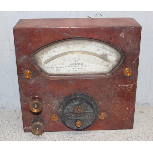 778 - Vintage Roberts R506 radio, vintage Cambridge meter and a 1917 dated wooden instrument box (3)