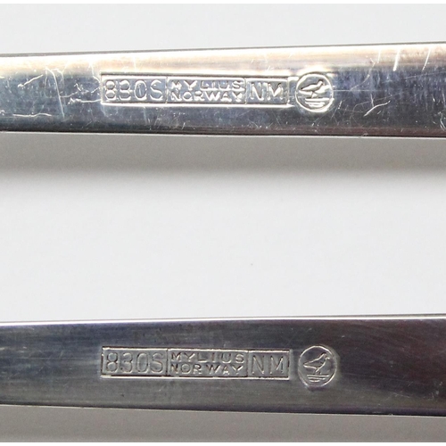 1054 - A pair of Norwegian silver 2 pronged forks, Mylus of Norway, approx 95.61g gross