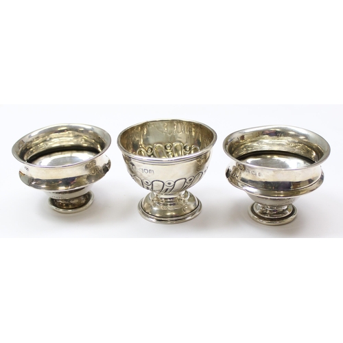 1067 - 3 miniature silver bowls, a matched pair marked for Birmingham & London 1907, both missing handles a... 