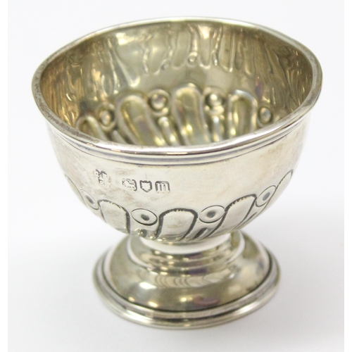 1067 - 3 miniature silver bowls, a matched pair marked for Birmingham & London 1907, both missing handles a... 