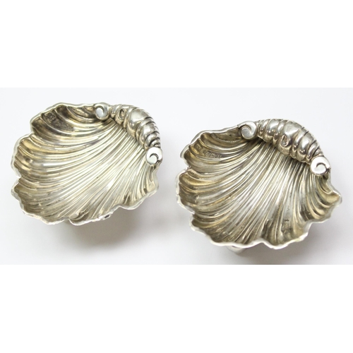 1068 - A pair of antique silver shell shaped salts, Birmingham 1908 by Crisford & Norris, approx 15.59g gro... 