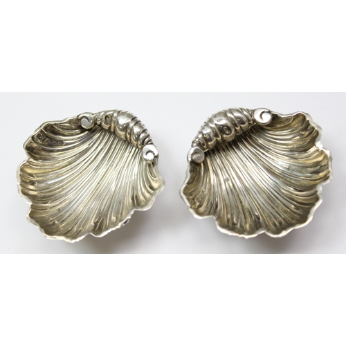 1068 - A pair of antique silver shell shaped salts, Birmingham 1908 by Crisford & Norris, approx 15.59g gro... 