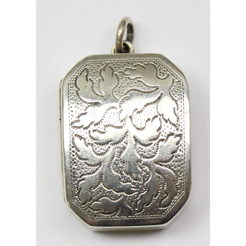 1070 - A George III period silver vinaigrette of curved form with engraved decoration, Birmingham 1806 by S... 