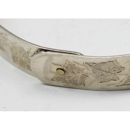 1166 - An unusual antique silver cuff bangle, hallmarked for London 1913 by Goodfellow & Sons, approx 22.41... 