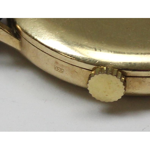 1326 - An Accurist 9ct gold cased ladies watch, case marked for Edinburgh 1967, approx 12.48g gross inc str... 