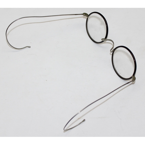 1661 - 2 pairs of antique spectacles, one with rolled gold frames