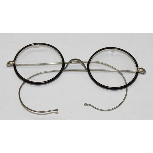 1661 - 2 pairs of antique spectacles, one with rolled gold frames