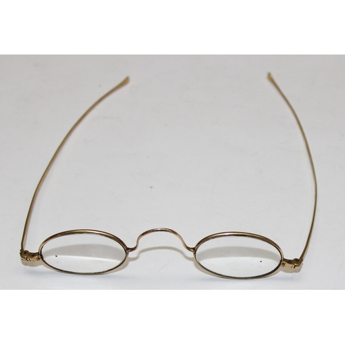 1661 - 2 pairs of antique spectacles, one with rolled gold frames