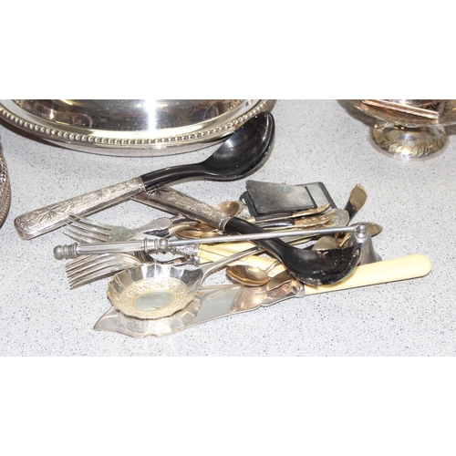 1076 - A large qty of assorted antique and later silver plated items to inc 2 entree dishes, approx 7.5kg g... 