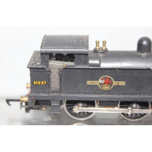 1553 - A G&R Wrenn OO gauge British Rail 31337 locomotive and Richards Coal wagon