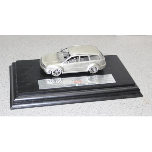 1555 - Dealer edition Audi RS4 Avant Quattro 1:24 metal dome cased model with original box