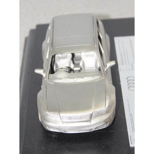 1555 - Dealer edition Audi RS4 Avant Quattro 1:24 metal dome cased model with original box