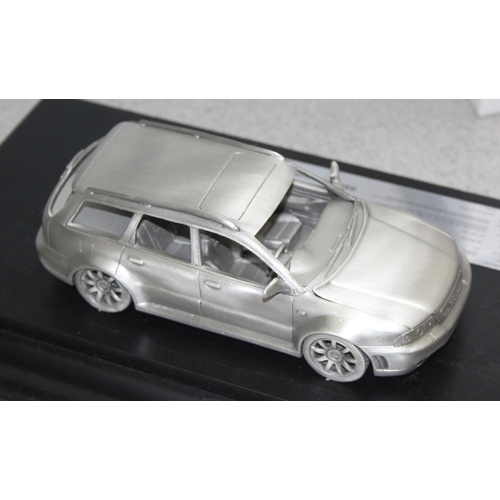 1555 - Dealer edition Audi RS4 Avant Quattro 1:24 metal dome cased model with original box