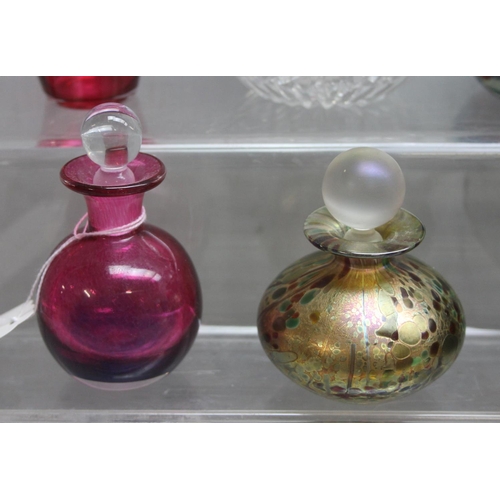 1658 - Qty of assorted glassware, mainly scent bottles and paperweights to inc Isle of Wight glass and Jenn... 