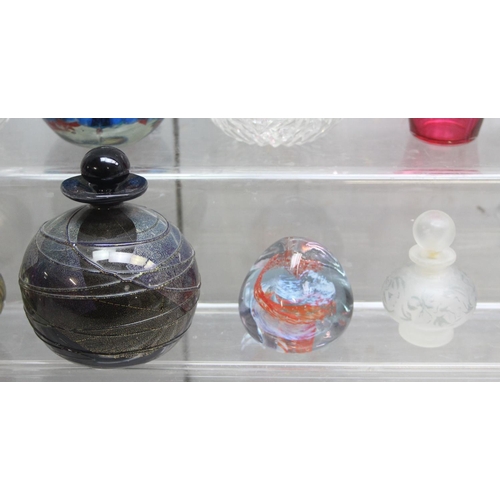 1658 - Qty of assorted glassware, mainly scent bottles and paperweights to inc Isle of Wight glass and Jenn... 