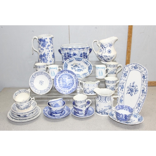 1813 - Qty of Antique and later blue and white china to include Spode Italian pattern