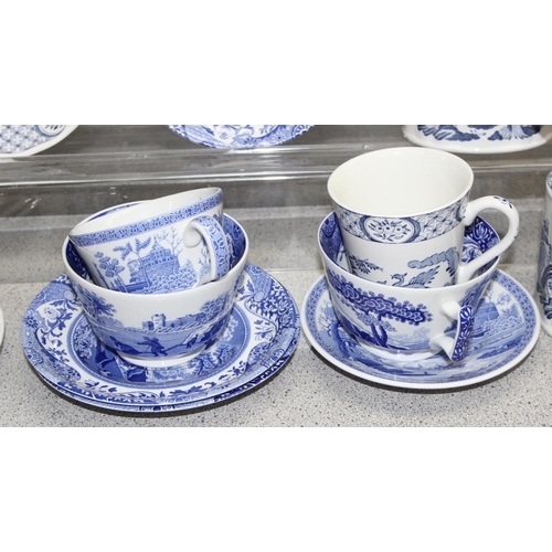 1813 - Qty of Antique and later blue and white china to include Spode Italian pattern