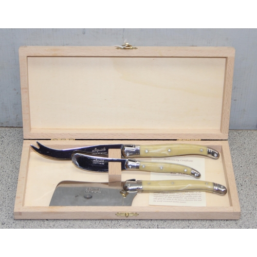 1818 - Laguiole boxed cheese knife set