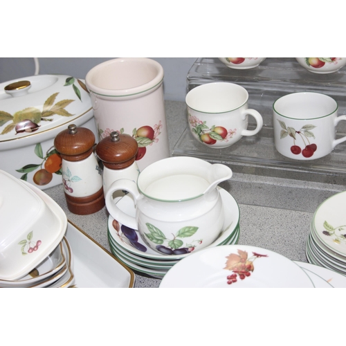 1819 - Large qty of Royal Worcester Evesham & St Michael Ashberry pattern ceramics to include teacups, sauc... 