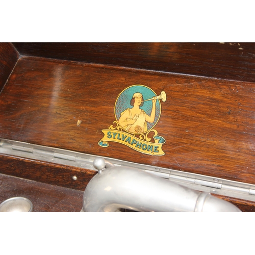 780 - An oak cased Sylvaphone gramophone, early 20th century