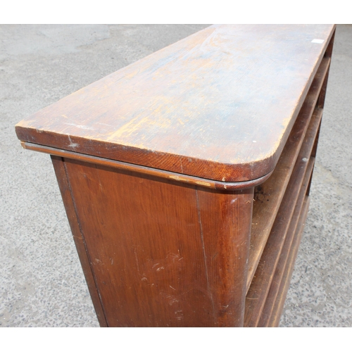 32 - An antique stained pine bookcase with 3 adjustable shelves, approx 160cm wide x 118cm tall x 33cm de... 