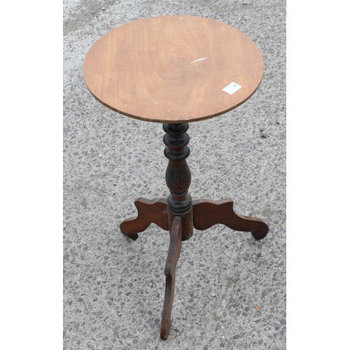 39 - A small antique mahogany wine table, approx 40cm in diameter